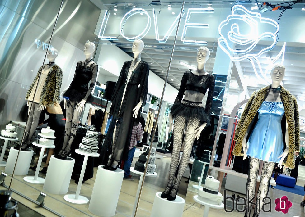 Escaparate de la nueva línea 'Love' de Courtney Love para Nasty Gal