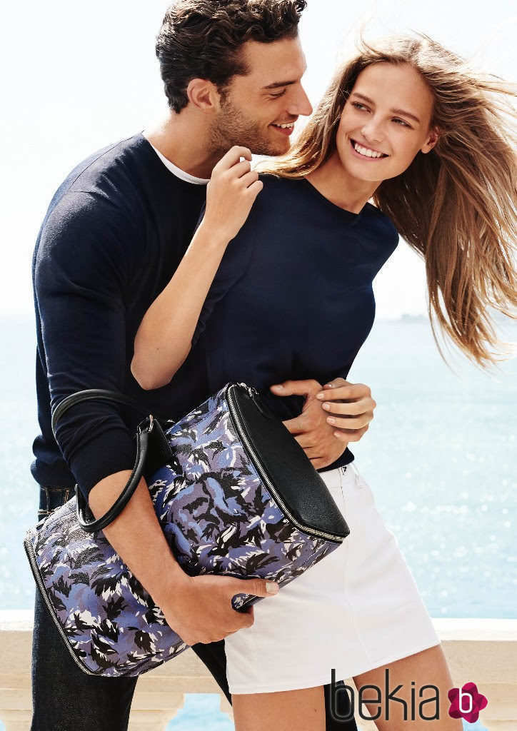 Bolso grande tipo saco en print animal azul y negro de Furla