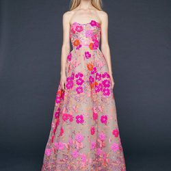 Vestido de gasa con palabra de honor y estampado floral de Reem-Acra