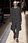 Maxi abrigo vaquero en negro en clave trench para Prada