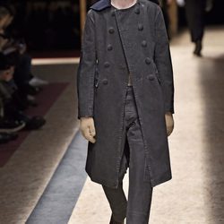 Maxi abrigo vaquero en negro en clave trench para Prada