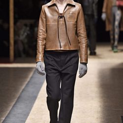 Jersey de cuero marrón con cierre de cordón para Prada