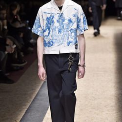 Camisa de estilo kimono con boceto azul para Prada