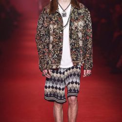 Chaqueta con estampado floral y bermudas geométricas para Gucci