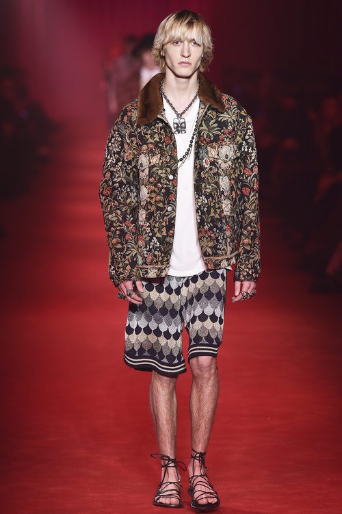 Chaqueta con estampado floral y bermudas geométricas para Gucci