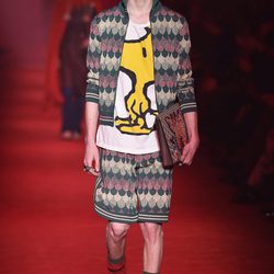 Conjunto con estampado geométrico y camiseta con dibujo Woodstock (Emilio) para Gucci
