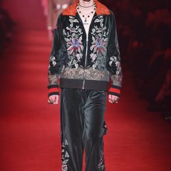 Chandal deportivo de terciopelo con estampado floral para Gucci