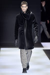 Maxi abrigo negro de terciopelo para Armani