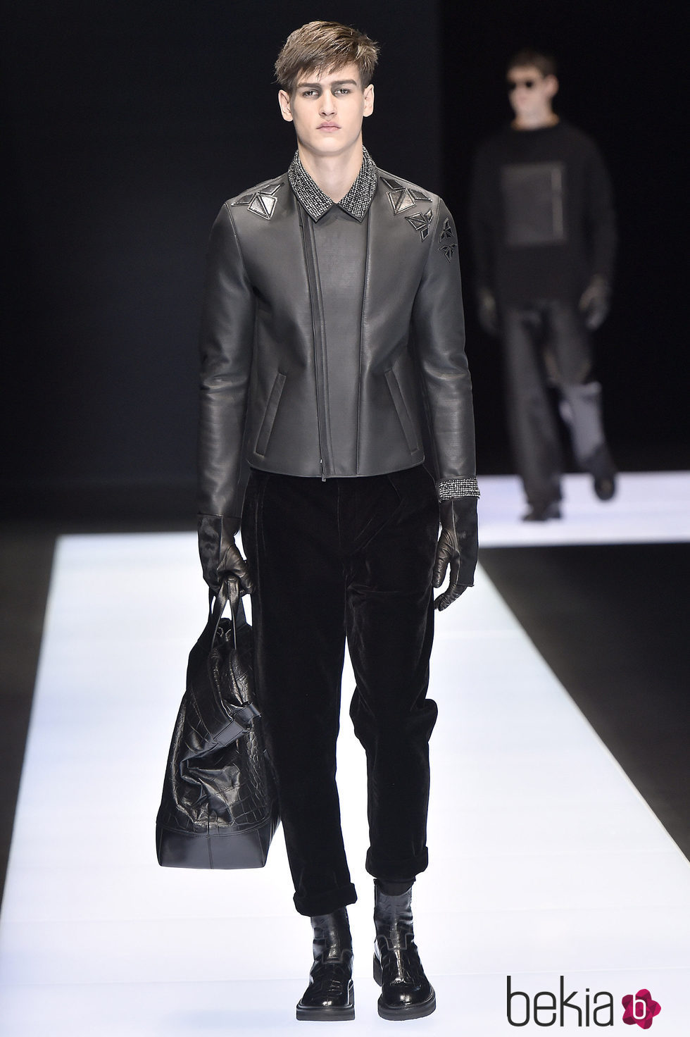 Perfecto de cuero negro con cremallera lateral y detalle hombro para Armani