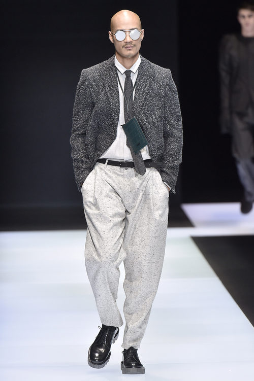 Traje sastre en dualidad de color en gris para Armani