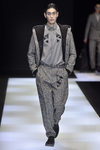 Conjunto gris con chaqueta y pantalón anchos y camiseta lisa para Armani