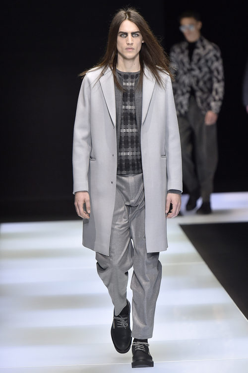 Abrigo largo liso gris con jersey con estampado geométrico para Armani 