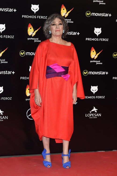 Luisa Gavasa con un vestido de Ulises Mérida en los Premios Feroz 2016