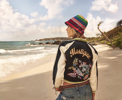 Bomber negra con estampado floral de Tommy Hilfiger