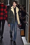 Abrigo con estampado étnico y forro de lana para Valentino en la semana de la moda de París para la temporada otoño/invierno 2016/2017