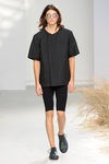 Estilo casual con mayas cortas para Issey Miyake en la semana de la moda de París para la temporada otoño/invierno 2016/2017