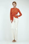 Pantalón palazzo blanco y blusa naranja asimétrica de Dolores Promesas Resort 2016
