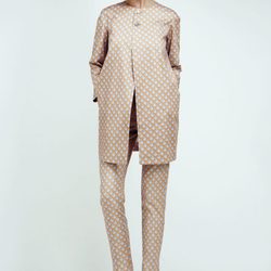 Conjunto estampado geométrico con chaqueta larga de Dolores Promesas Resort 2016