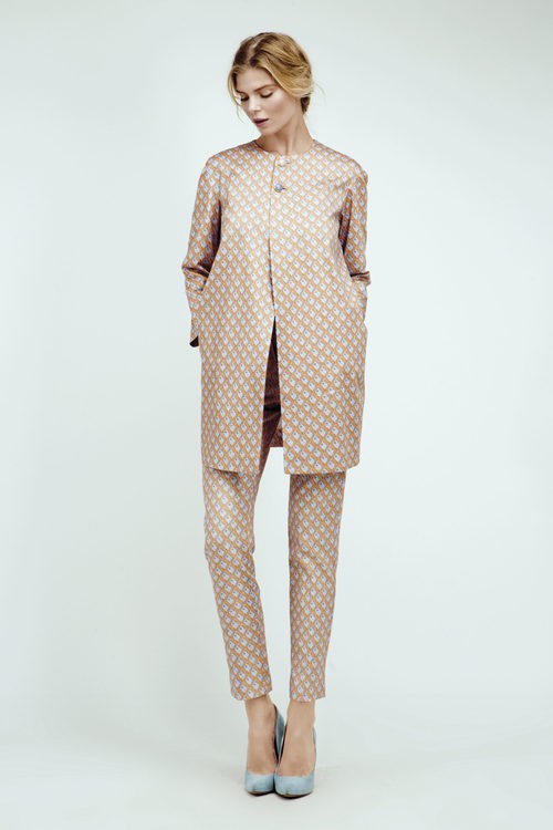 Conjunto estampado geométrico con chaqueta larga de Dolores Promesas Resort 2016