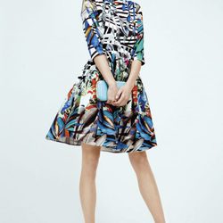 Vestido corte lady negro con estampado colorido de Dolores Promesas Resort 2016