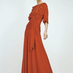 Vestido largo rojo con detalles asimétricos de Dolores Promesas Resort 2016