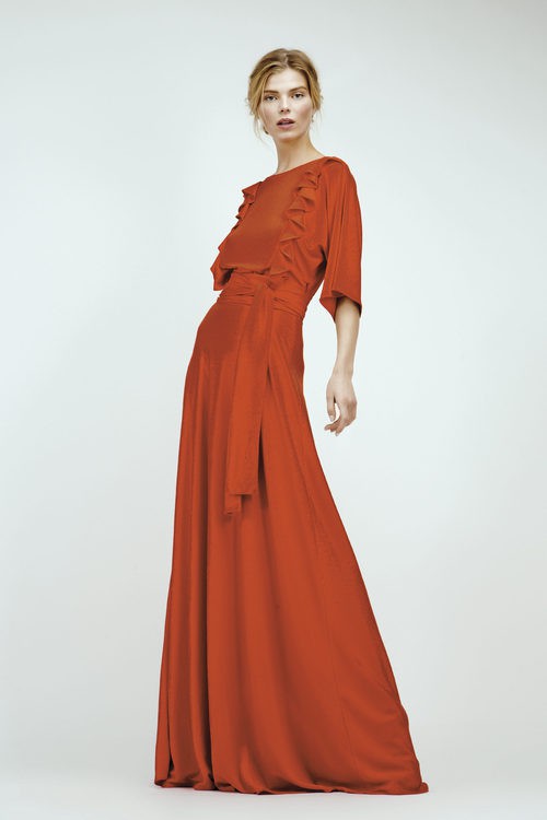 Vestido largo rojo con detalles asimétricos de Dolores Promesas Resort 2016