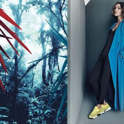 Maxi abrigo azul con deportivas amarillas de Pinko para Primavera/Verano 2016