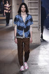 Camisa efecto degradado en azul de Lanvin en la semana de la moda de París para la temporada Otoño/Invierno 2016/2017