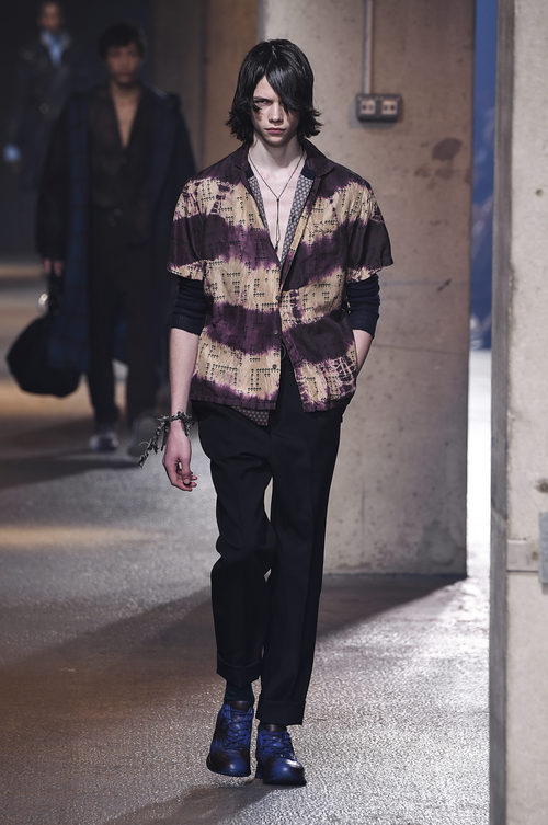 Camisa estilo surfer degradada de Lanvin en la semana de la moda de París para la temporada Otoño/Invierno 2016/2017