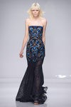Vestido largo recto con tonalidades azules de Versace en la semana de la moda de París Primavera/Verano 2016