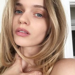 Abbey Lee es la nueva imagen de Superga Primavera/Verano 2016