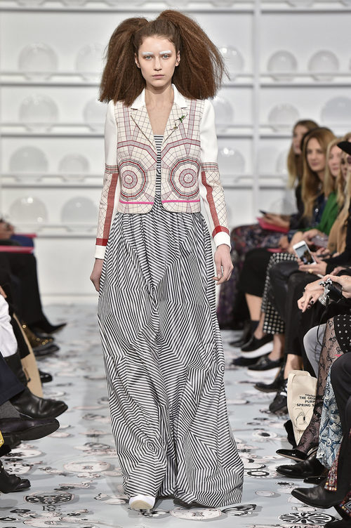 Vestido con efectos visuales de Schiaparelli en la Semana de la Alta Costura de París Primavera/Verano 2016