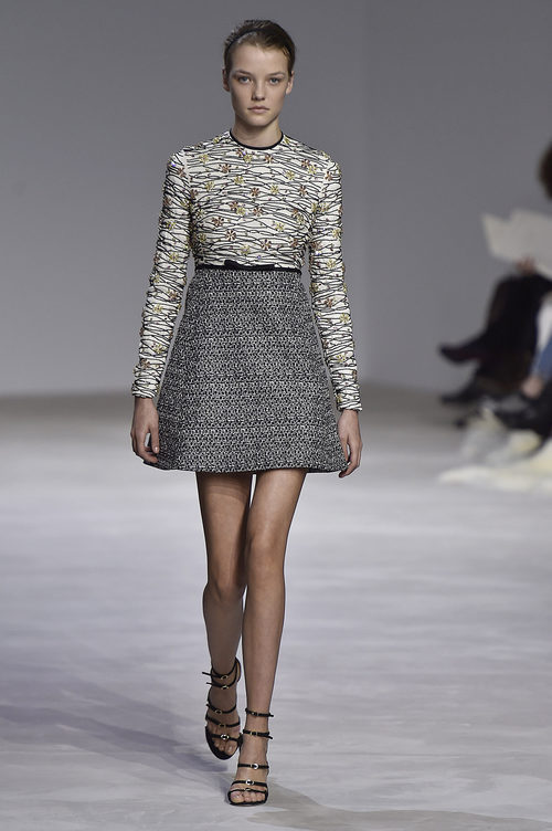 Vestido corto estilo lady estampado de Giambattista Valli en la semana de Alta Costura de París primavera/verano 2016