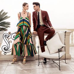 Jon Kortajarena con traje sastre marrón de Salvatore Ferragamo para la colección 'The Splendor of Life'