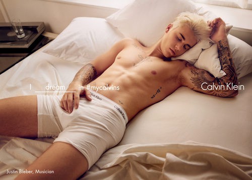 Justin Bieber con boxer blanco de Calvin Klein para la colección primavera/verano 2016
