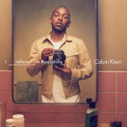 Kendrick Lamar con chaqueta beige de Calvin Klein para la colección primavera/verano 2016