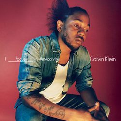Kendrick Lamar con look total denim de Calvin Klein para la colección primavera/verano 2016
