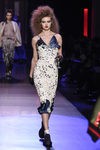 Vestido midi con forro de punto con motivos florales de Jean Paul Gaultier en la Semana de la Alta Costura de París presentando la temporada primavera/vera