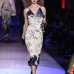 Vestido midi con forro de punto con motivos florales de Jean Paul Gaultier en la Semana de la Alta Costura de París presentando la temporada primavera/vera