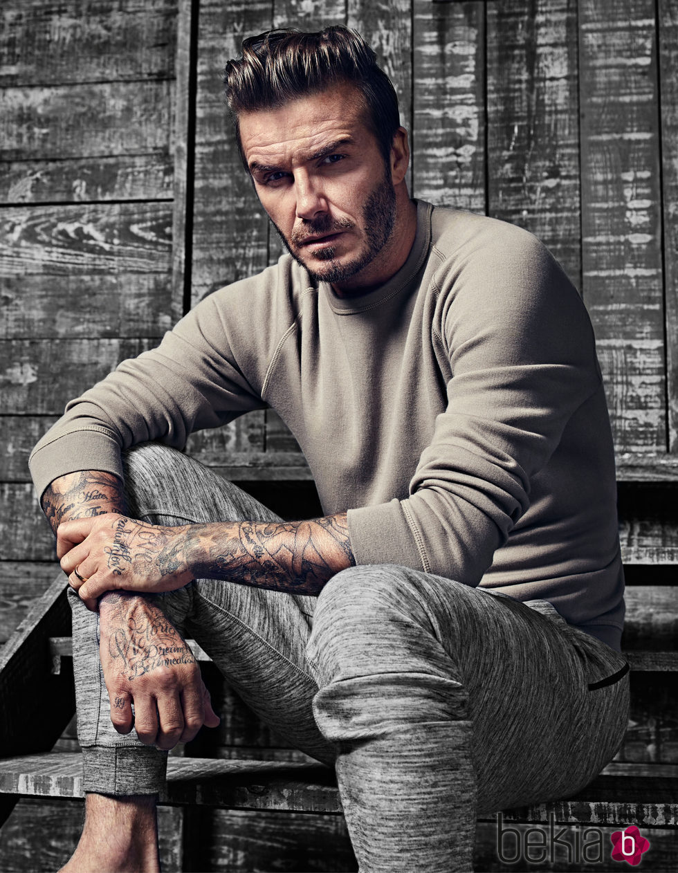 David Beckham con jersey ocre de la colección 'David Beckham Bodywear'