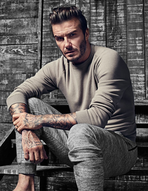 David Beckham con jersey ocre de la colección 'David Beckham Bodywear'