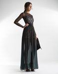 Vestido de gasa con mangas y sobre falda transparente y cuerpo encaje vegetal de Roberto Verino