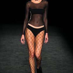 Joana Sanz desfilando para TCN en la 080 Barcelona Fashion otoño/invierno 2016/2017