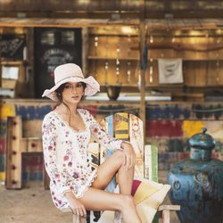 Lucía Rivera Romero con vestido corto de flores de la primavera/verano 2016 de Highly Preppy