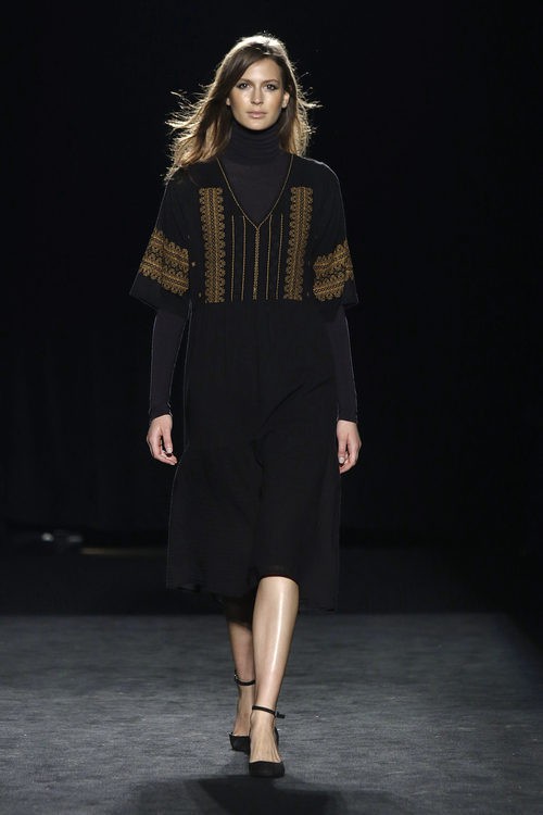 Vestido de punto de jacquards de la colección otoño/invierno 2016/2017 de Sita Murt en 080 Barcelona Fashion