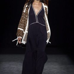 Vestido azul noche de la colección otoño/invierno 2016/2017 de Sita Murt en 080 Barcelona Fashion