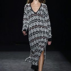 Vestido largo de punto de jacquards de la colección otoño/invierno 2016/2017 de Sita Murt en 080 Barcelona Fashion