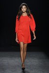 Vestido rojo de la colección otoño/invierno 2016/2017 de Sita Murt en 080 Barcelona Fashion