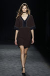 Vestido marrón de la colección otoño/invierno 2016/2017 de Sita Murt en 080 Barcelona Fashion