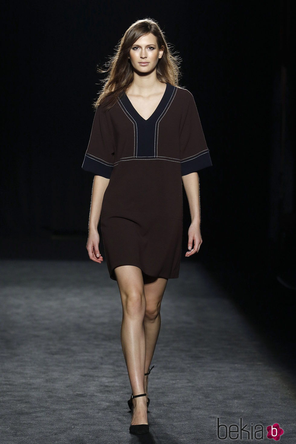 Vestido marrón de la colección otoño/invierno 2016/2017 de Sita Murt en 080 Barcelona Fashion